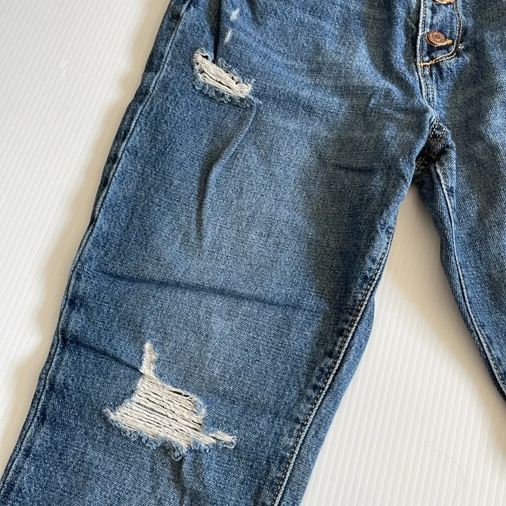Old Navy super distressed high rise, straight leg, button fly jeans. Girls 14